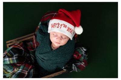 Κάθε νεογέννητο έχει τη δική του μαγεία. Αποτυπώνουμε τις πιο τρυφερές στιγμές.