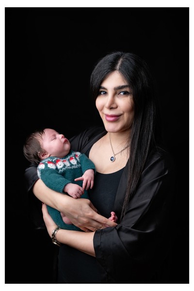 Parent and child photoshoot in Athens – sweet memories that last forever.