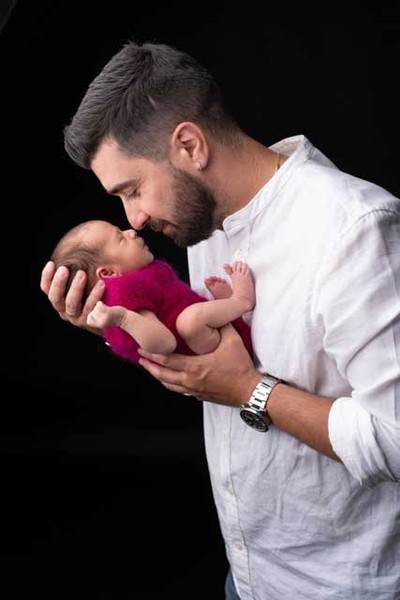 Newborn family photography filled with love and emotion.