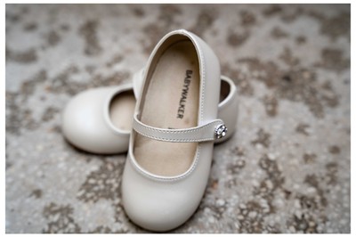 Η εκκλησία της Αθήνας γίνεται φόντο για αξέχαστες φωτογραφίες βάπτισης.