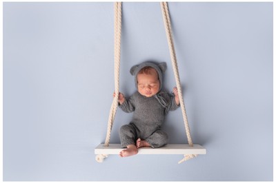 Αγνότητα, απλότητα, αγάπη. Στο Mon Petit Bébé Studio στην Αθήνα, κάθε φωτογράφηση νεογέννητου είναι μια εμπειρία γεμάτη τρυφερότητα.