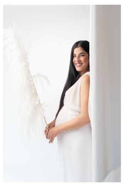Maternity photoshoot in Athens by a professional pregnancy photographer – outdoor and studio sessions in Kolonaki & South Athens.  