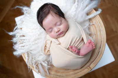 Τα πρώτα του βλέμματα, οι πιο γλυκές αναμνήσεις. Newborn Photoshooting στην Αθήνα από την Κατερίνα Δρούκα – Mon Petit Bébé Studio