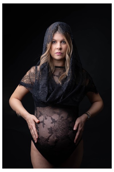 Capture the glow of motherhood ✨ Pregnancy & maternity photoshoot στο Mon Petit Bébé.