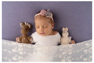 Projet photo nouveau-né en Attique avec Katerina Drouka – pureté et tendresse dans chaque cliché.