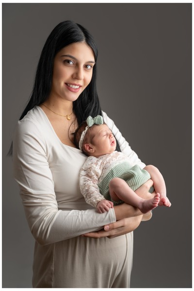 family photoshoot, family photographer, outdoor family photography, lifestyle family session, family portraits, professional family photos