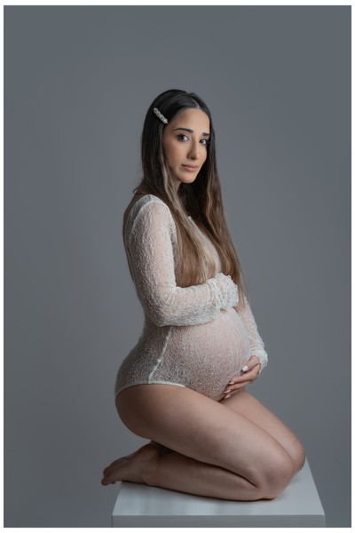 Η αναμονή γίνεται μόνιμη ανάμνηση μέσα από το φακό μας – maternity photography στο Mon Petit Bébé