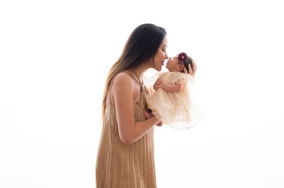 Athens maternity photoshoot for international mothers staying in Kolonaki and South Athens