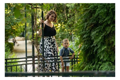 επαγγελματική φωτογράφηση οικογένειας σε πάρκο   