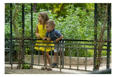 επαγγελματική φωτογράφηση οικογένειας σε πάρκο   