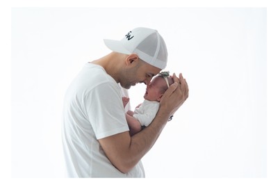 Katerina Drouka | 雅典家庭人像摄影 – 捕捉父母与孩子之间自然真挚的瞬间