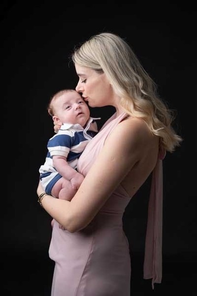 צילום משפחה בסטודיו Mon Petit Bébé באתונה.