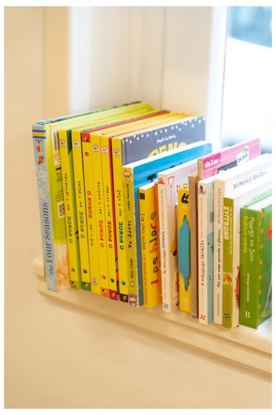 Ζεστές, φυσικές πινελιές που κάνουν τον χώρο μας οικείο και φιλικό για κάθε οικογένεια.