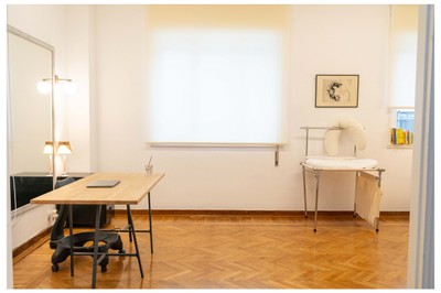 Conveniently located in central Athens, Mon Petit Bébé is just steps away from Syntagma and Panepistimio metro stations, with private parking nearby. newborn photography Athens, Mon Petit Bébé studio, Katerina Drouka, photo studio Syntagma, baby photography Greece.