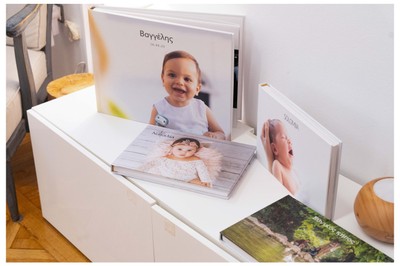 Χειροποίητο φωτογραφικό άλμπουμ νεογέννητου – Mon Petit Bébé, Κατερίνα Δρούκα. Κάθε άλμπουμ του Mon Petit Bébé είναι μια ιστορία αγάπης, φτιαγμένη με φροντίδα και υψηλής ποιότητας υλικά.Each Mon Petit Bébé album is a story of love, handcrafted with care and the finest materials.