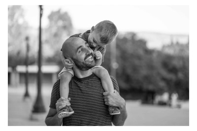 fwtografisi oikogeneias se parko.https://www.monpetitbebe.gr.  