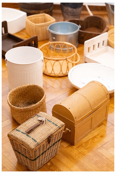 Every decorative element in Mon Petit Bébé has been carefully selected to radiate warmth, comfort, and harmony — the essence of our photography style. newborn studio Athens, Mon Petit Bébé, Katerina Drouka photographer, baby photo ideas, newborn props Greece.