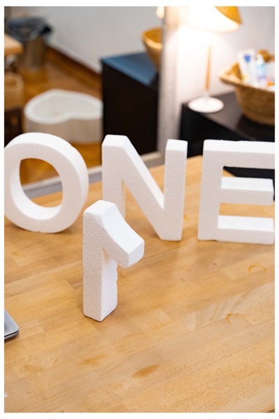 Smash the Cake φωτογράφηση για τα πρώτα γενέθλια – Mon Petit Bébé, Κατερίνα Δρούκα. Περιγραφή: Χαρούμενο, χρωματιστό σκηνικό για Smash the Cake φωτογράφηση στο στούντιο Mon Petit Bébé, ιδανικό για τα πρώτα γενέθλια του μωρού. Smash the Cake Αθήνα, φωτογράφηση γενεθλίων, Mon Petit Bébé, Κατερίνα Δρούκα, baby photography Greece.