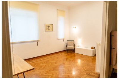 Ο καθαρός και προσεγμένος χώρος υποδοχής του Mon Petit Bébé έχει σχεδιαστεί με αγάπη, για να νιώσετε άνεση και ηρεμία από την πρώτη στιγμή .