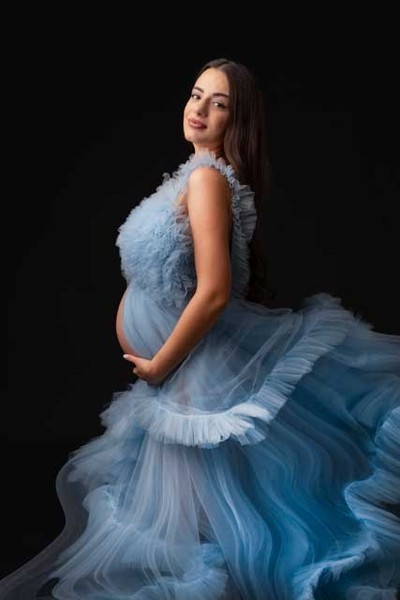 φωτογράφιση εγκυμοσύνης Αθήνα.  Pregnancy photoshoot in Athens with a fine art approach.