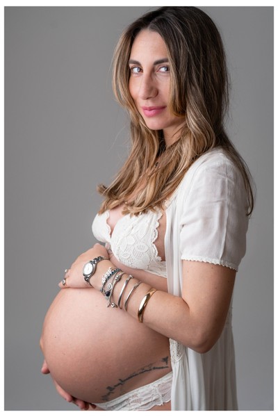 Απαλές στιγμές, αιώνιες αναμνήσεις. Pregnancy Photoshooting στην Αθήνα – μια εμπειρία φωτογράφισης από την Κατερίνα Δρούκα, αφιερωμένη στη γυναικεία δύναμη και ευαισθησία 