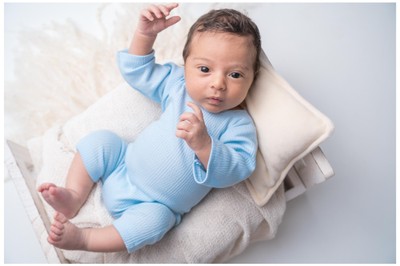 Luxury newborn photography. professional newborn photographer fine art newborn photography