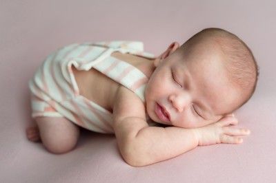 φωτογράφος νεογέννητων Αθήνα.  newborn photography Athens.  professional newborn photographer fine art newborn photography