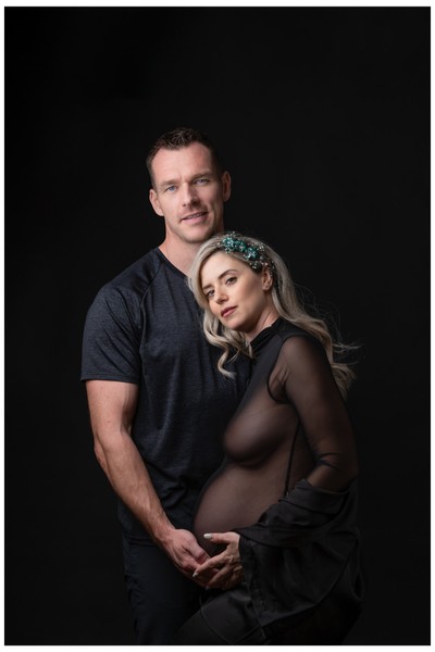 Maternity photoshoot in Athens by a professional pregnancy photographer – outdoor and studio sessions in Kolonaki & South Athens.f