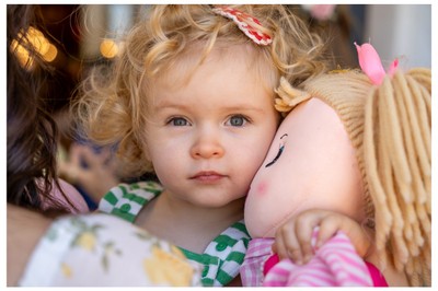 αρέ που αναδεικνύουν το μυστήριο και τη χαρά της ημέρας.