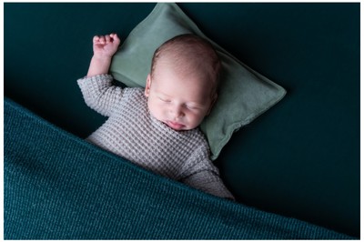 Katerina Drouka | Baby photoshoot in Kolonaki – natural, tender, and unforgettable newborn photography.