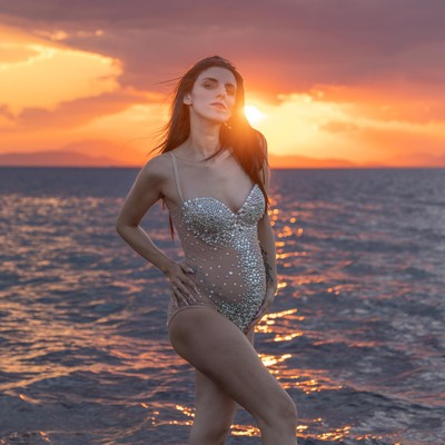 I am a professional maternity and newborn photographer in Athens, specializing in pregnancy, baby and family photography for women and couples who visit Greece for their babymoon, vacation or destination maternity photoshoot.  