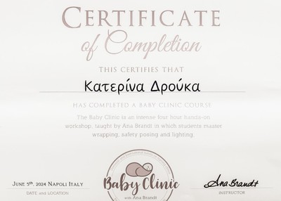 Εξειδικευμένος φωτογράφος νεογέννητων με εκπαίδευση και παρακολούθηση σεμιναρίων τόσο στην Ελλάδα όσο και στο εξωτερικό.