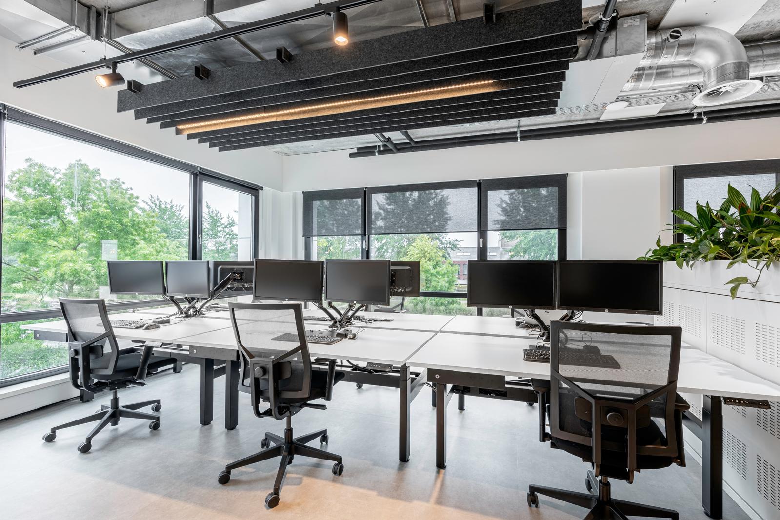 Professional Commercial Cleaning for Offices, Rentals & More