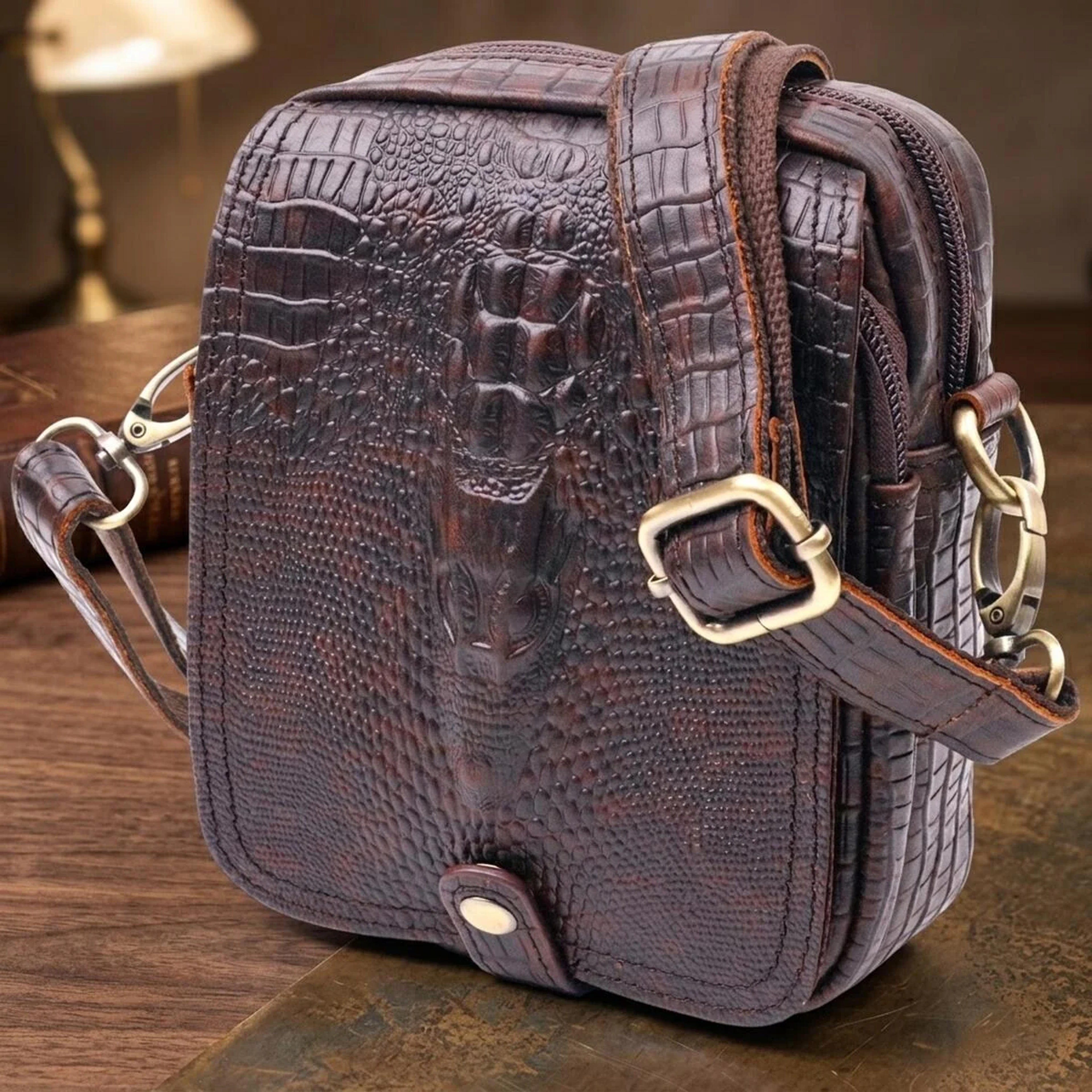 Фактурная мужская сумка из натуральной кожи с тиснением под крокодила 21300 Vintage Коричневая