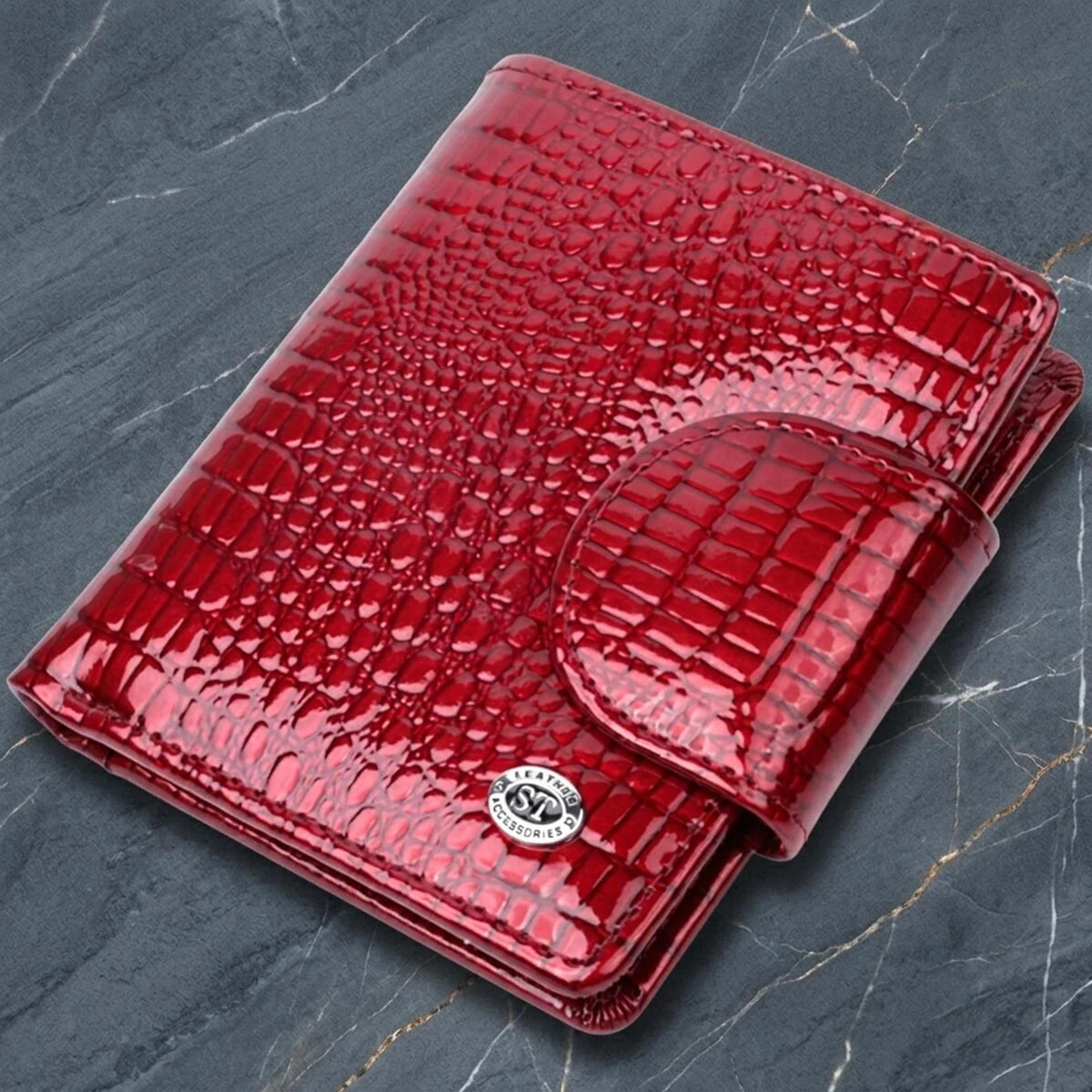 Лакований гаманець для жінок середнього розміру ST Leather 22685 Червоний
