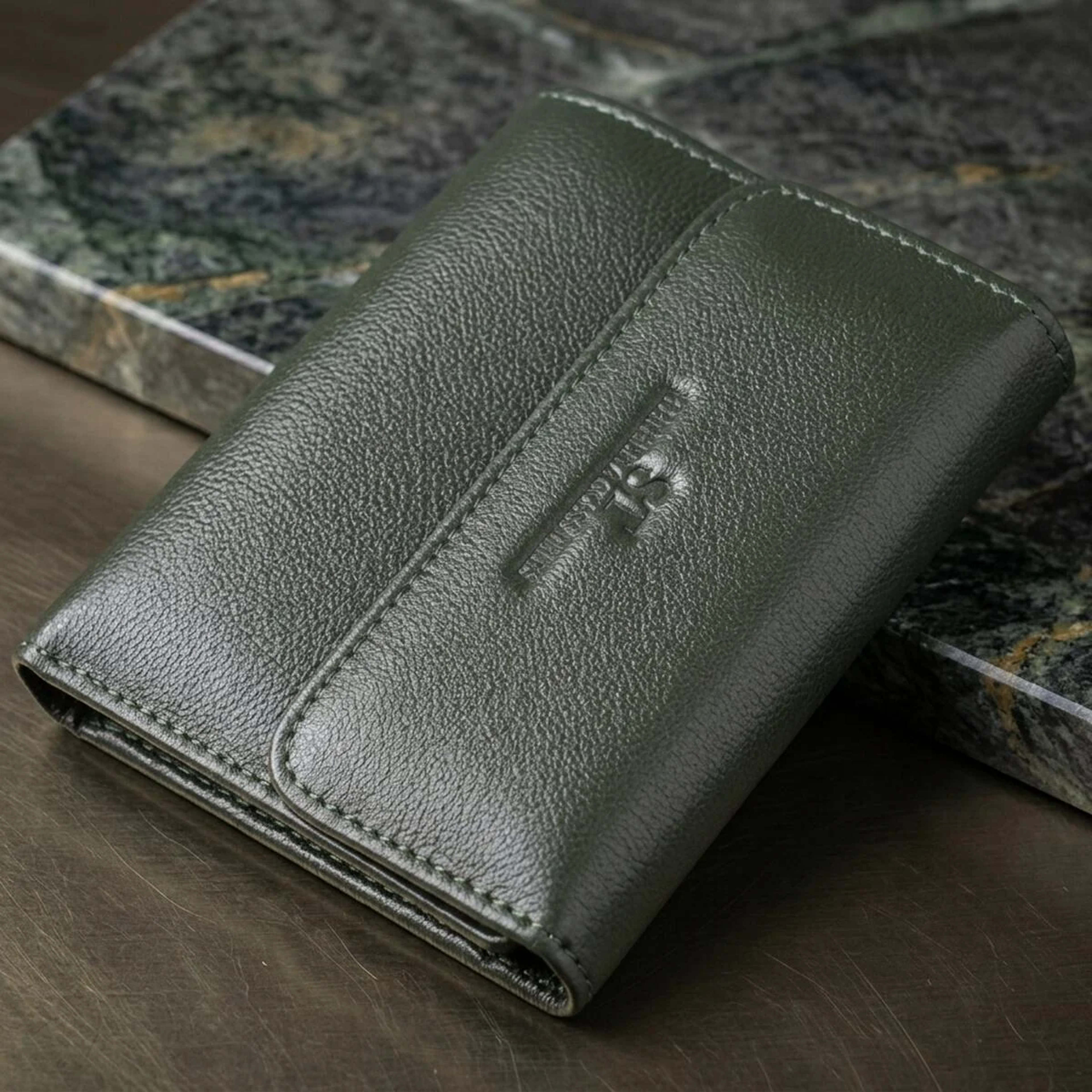 Стильний гаманець середнього розміру із натуральної шкіри ST Leather 23075 Зелений