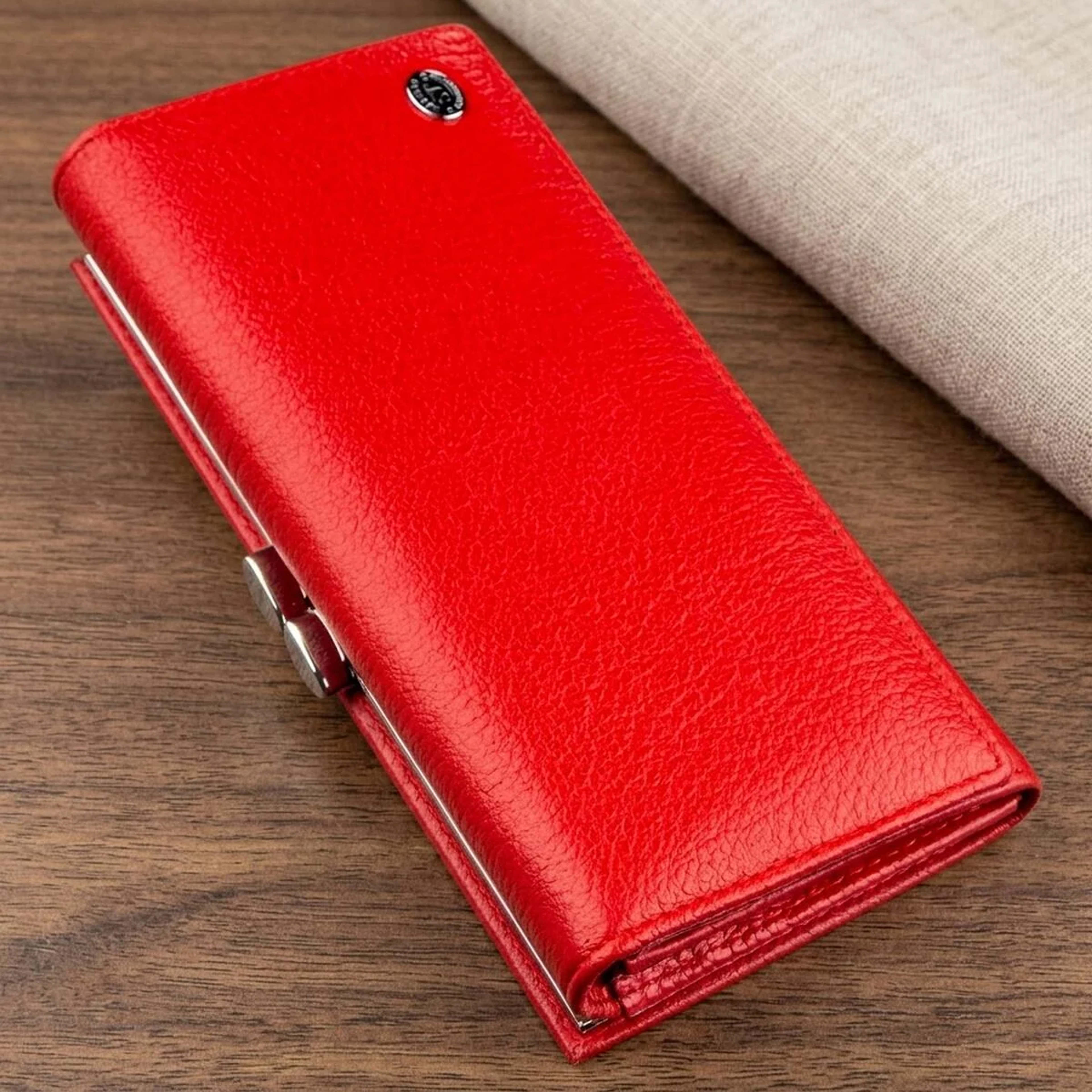 Жіночий гаманець з монетницьою на клямці ST Leather 18957 Червоний