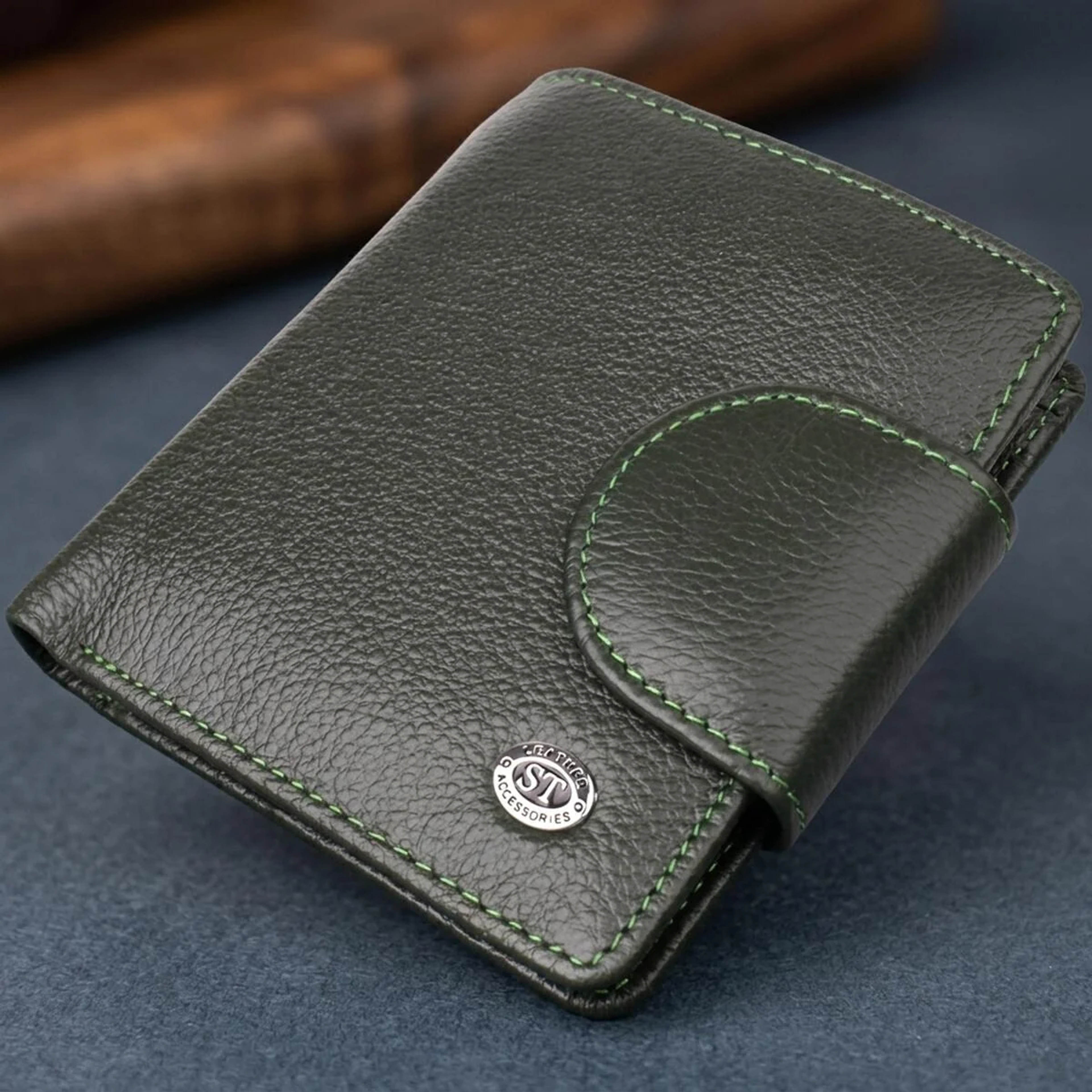Вертикальний жіночий гаманець з натуральної шкіри ST Leather 23070 Зелений
