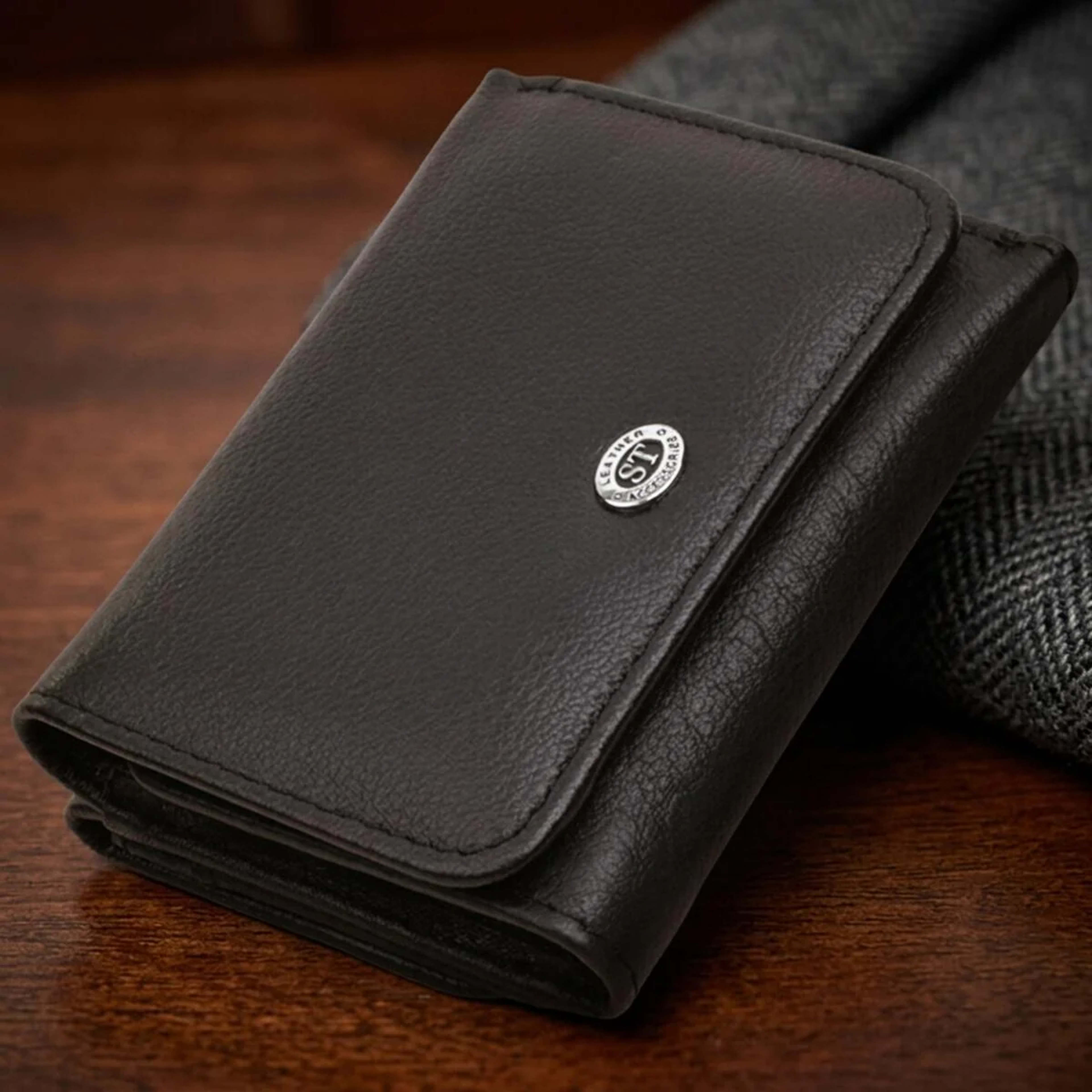 Гаманець для жінок з натуральної шкіри горизонтального формату ST Leather 22722 Чорний