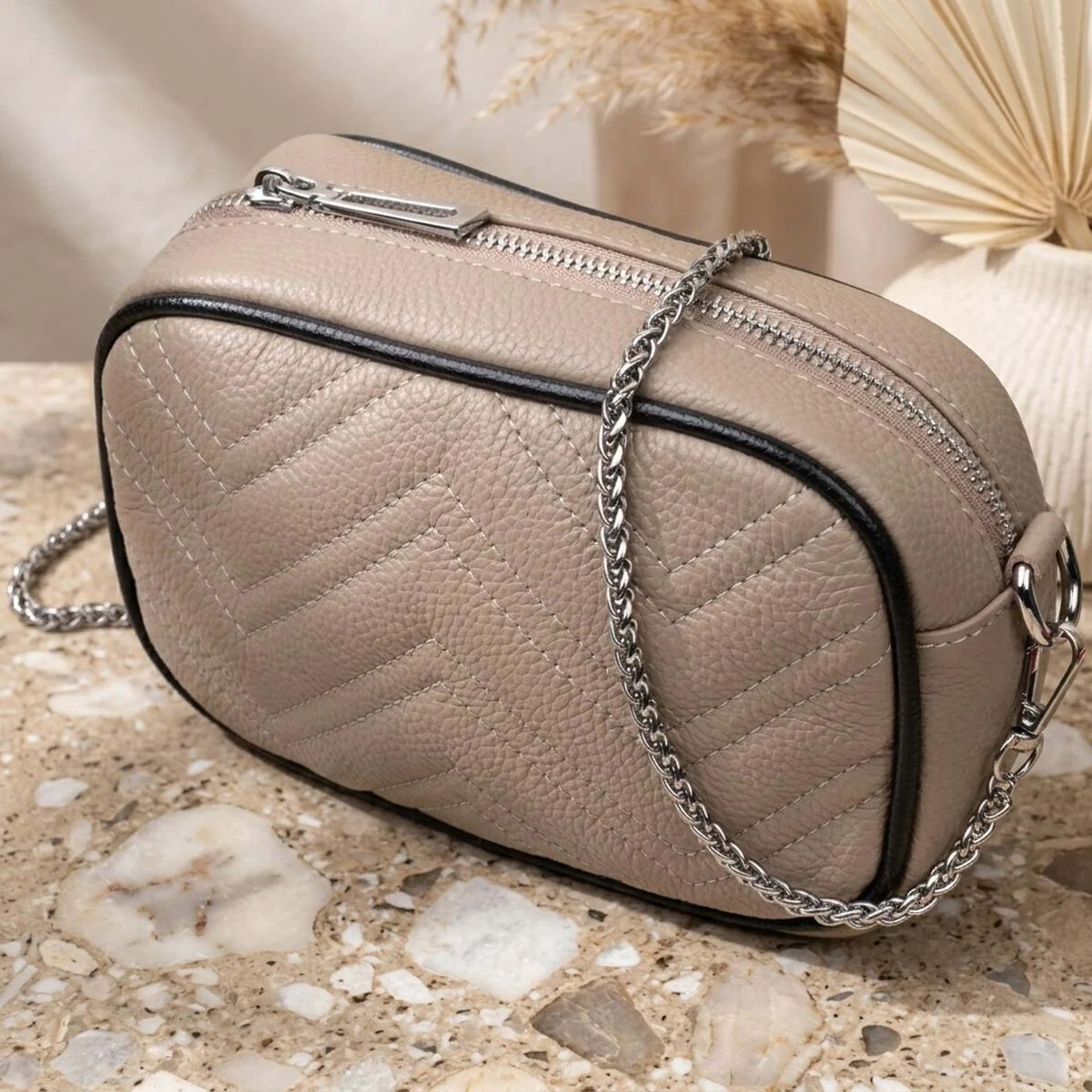 Жіноча вечірня сумка на ланцюжці з натуральної шкіри Vintage 22381 Бежева
