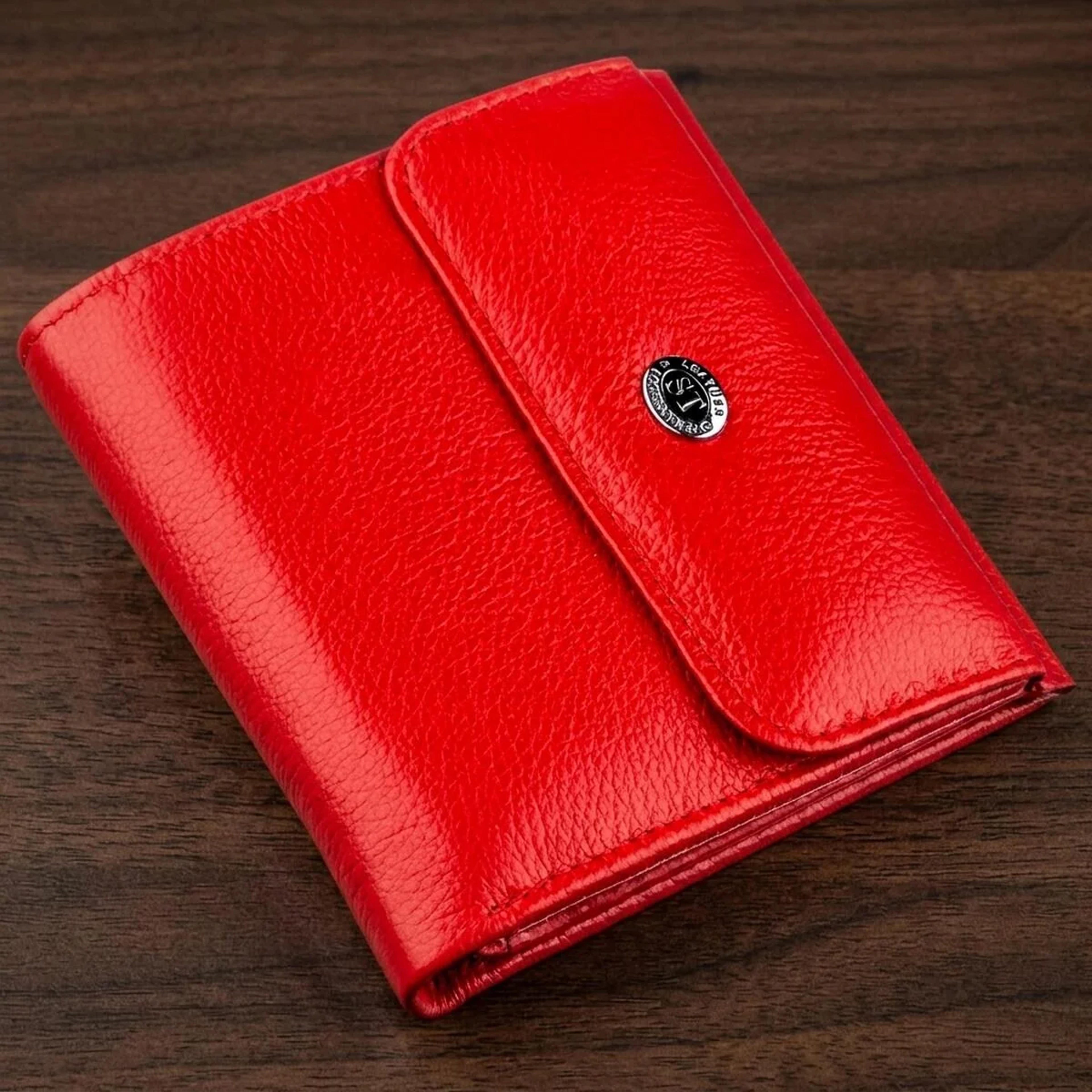 Портмоне для жінок з монетницьою ST Leather 18918 Червоний