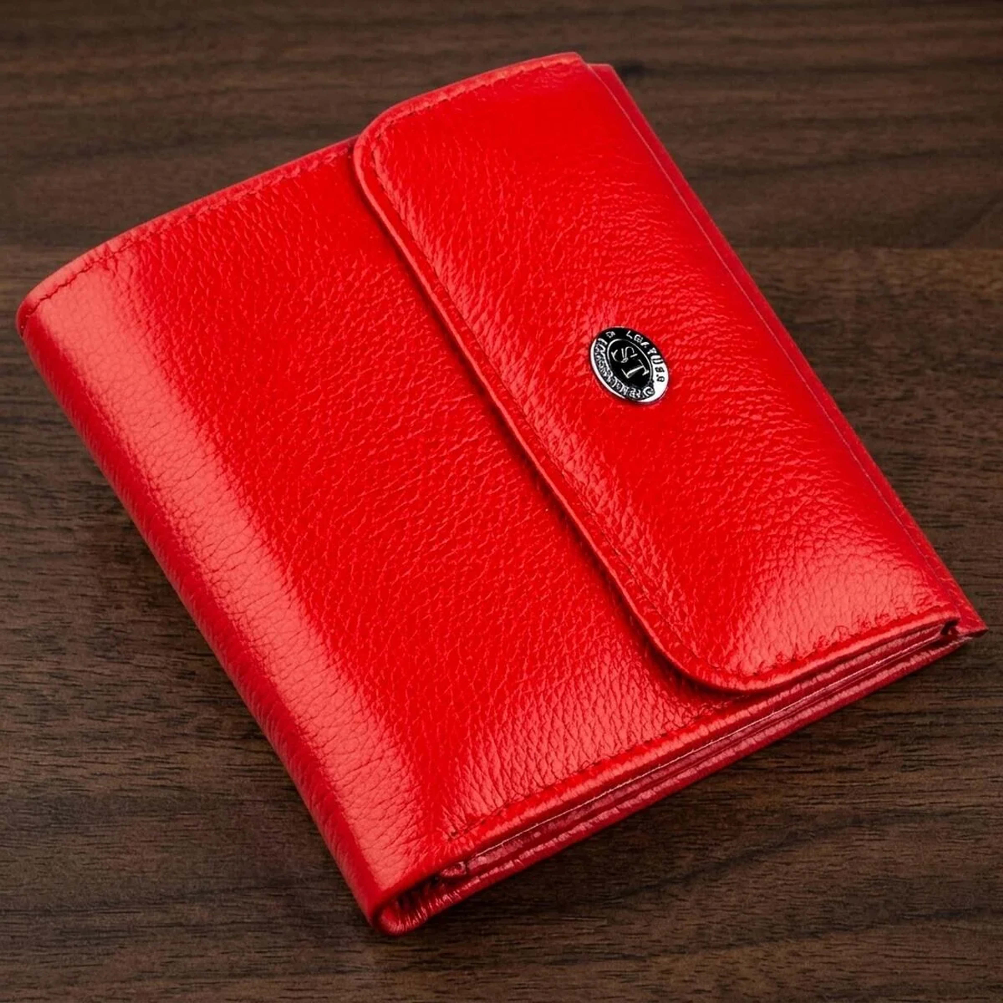 Портмоне для жінок з монетницьою ST Leather 18918 Червоний