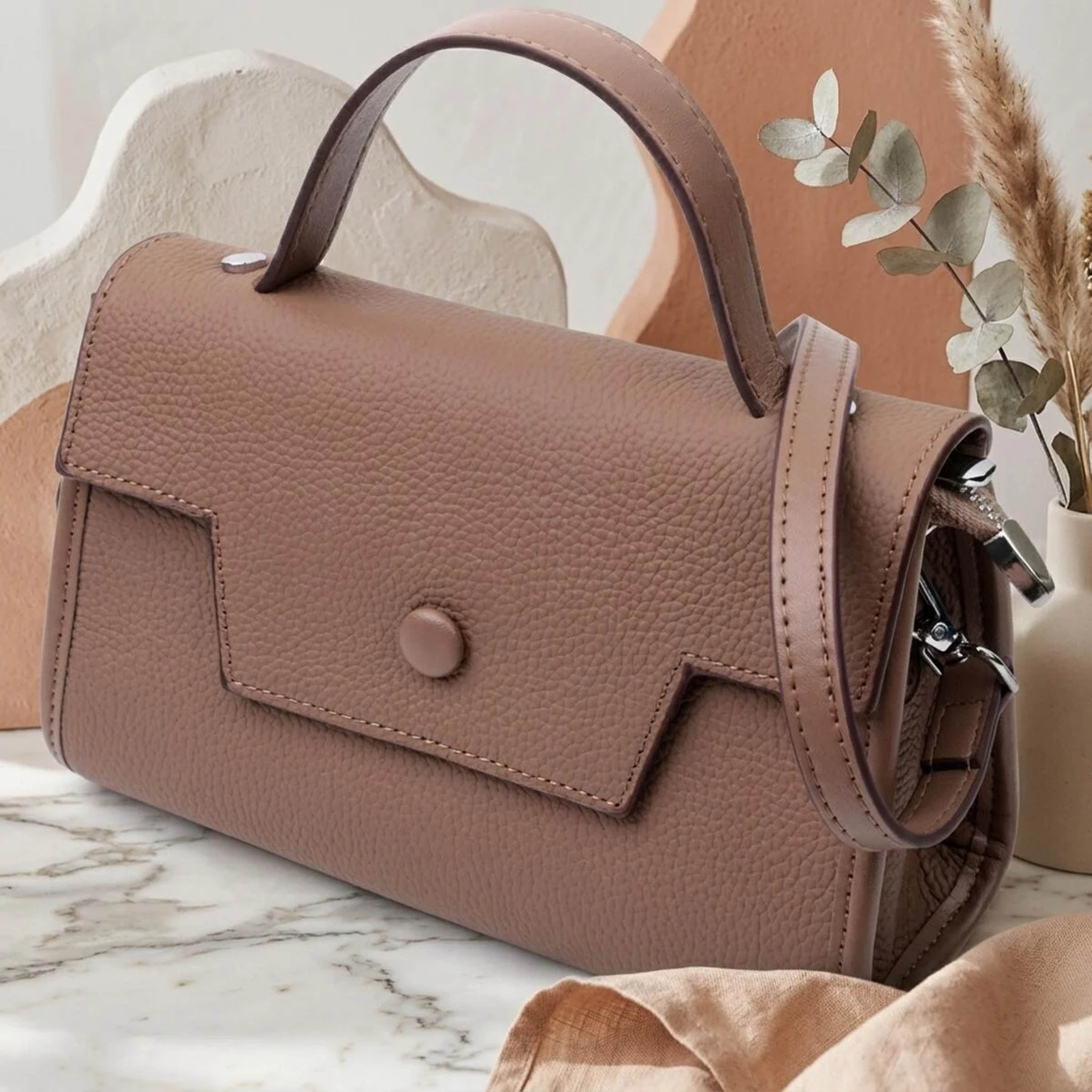 Жіноча сумка з геометричним клапаном з натуральної шкіри Vintage 22630 Коричнева