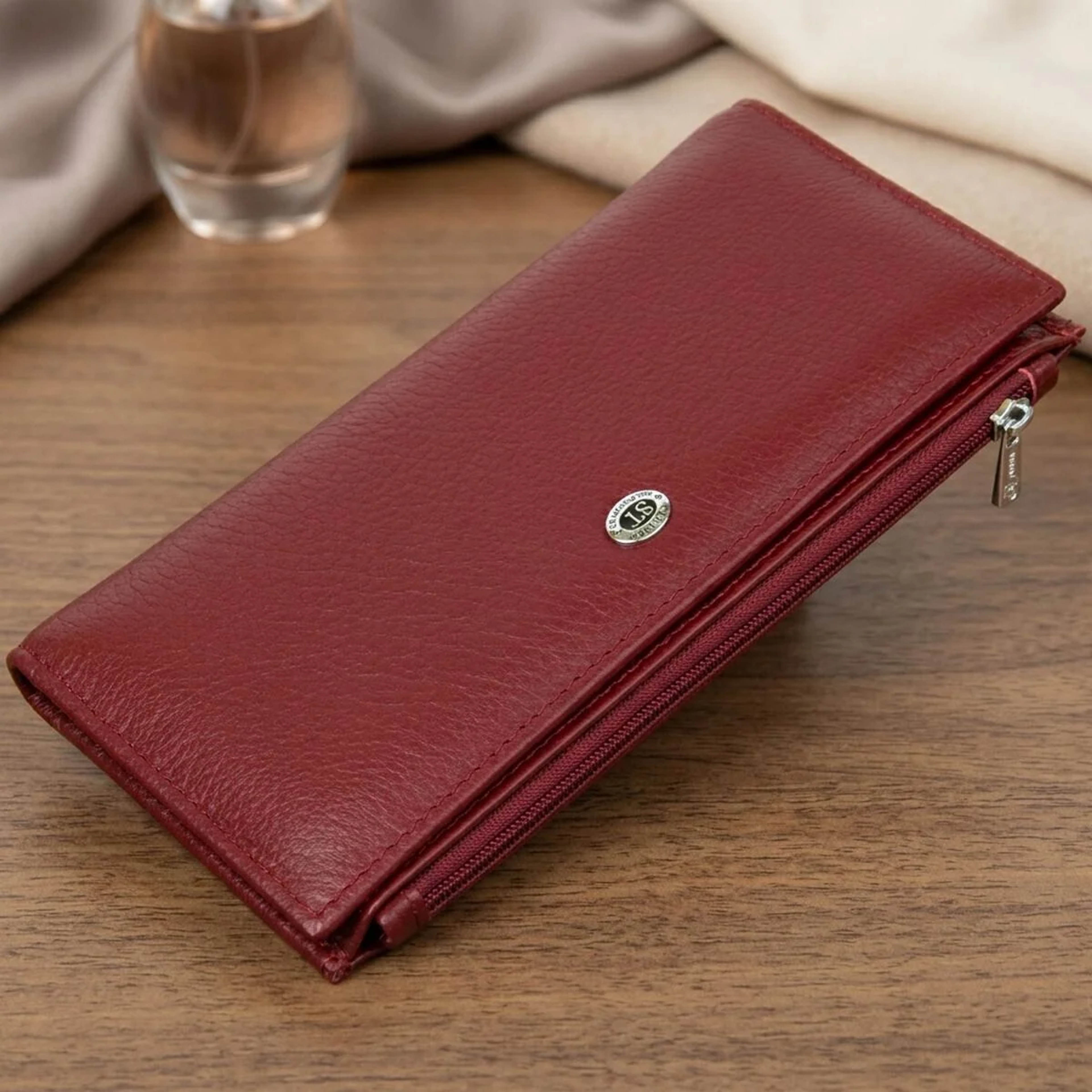 Стильний шкіряний гаманець для жінок ST Leather 19380 Темно-червоний