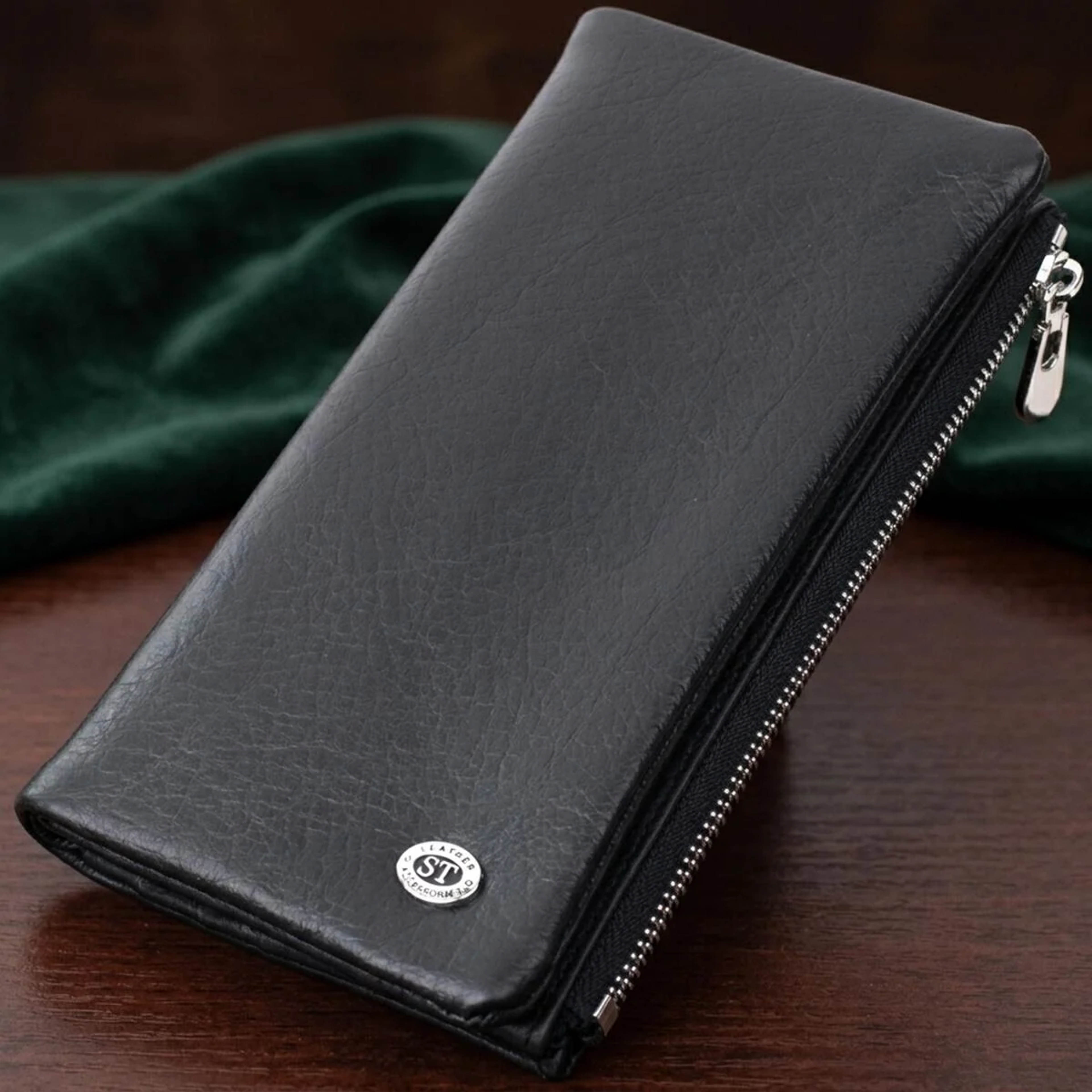 Вертикальний гаманець унісекс із м'якої натуральної шкіри ST Leather 22743 Чорний