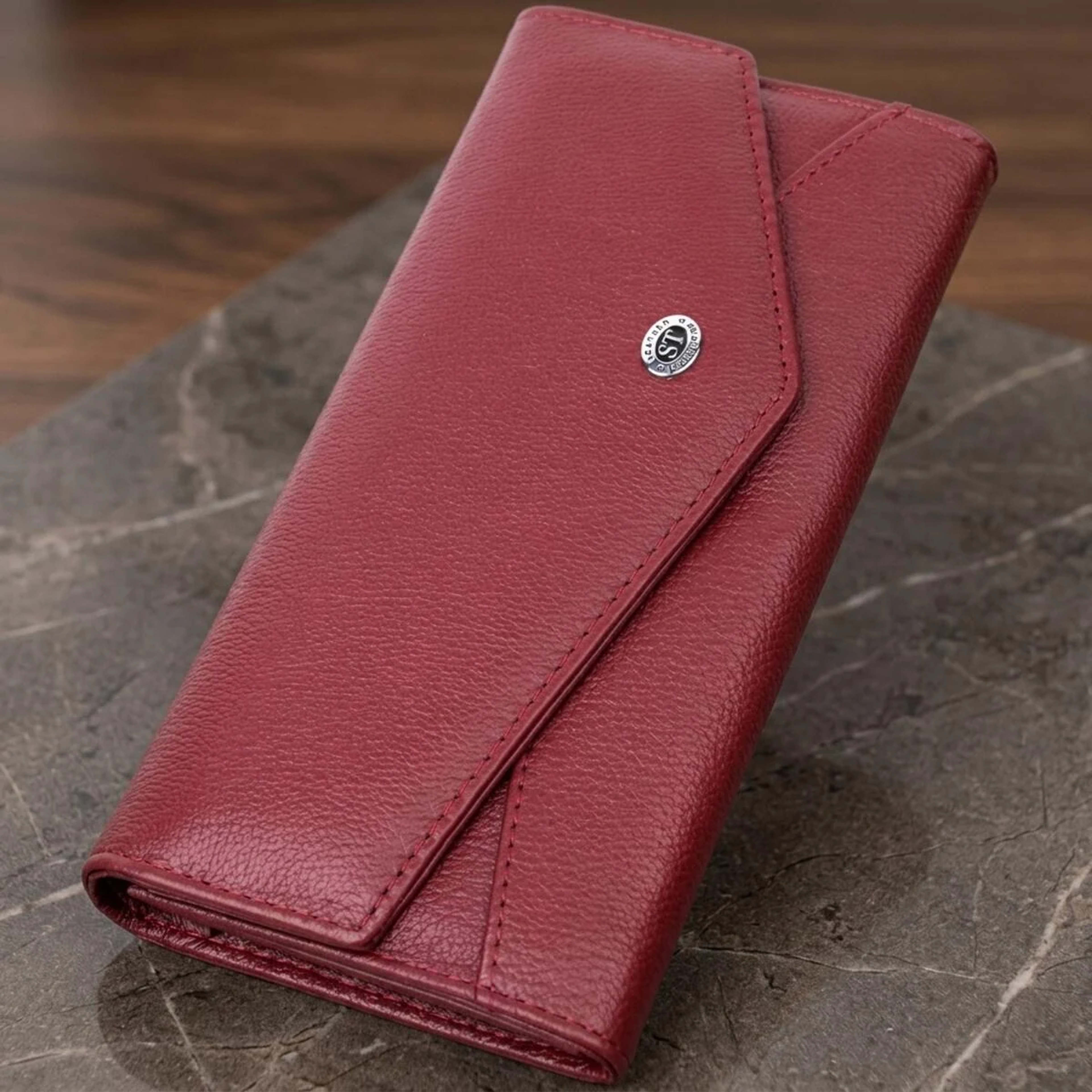 Гаманець для жінок із натуральної шкіри з геометричним клапаном ST Leather 22547 Бордовий