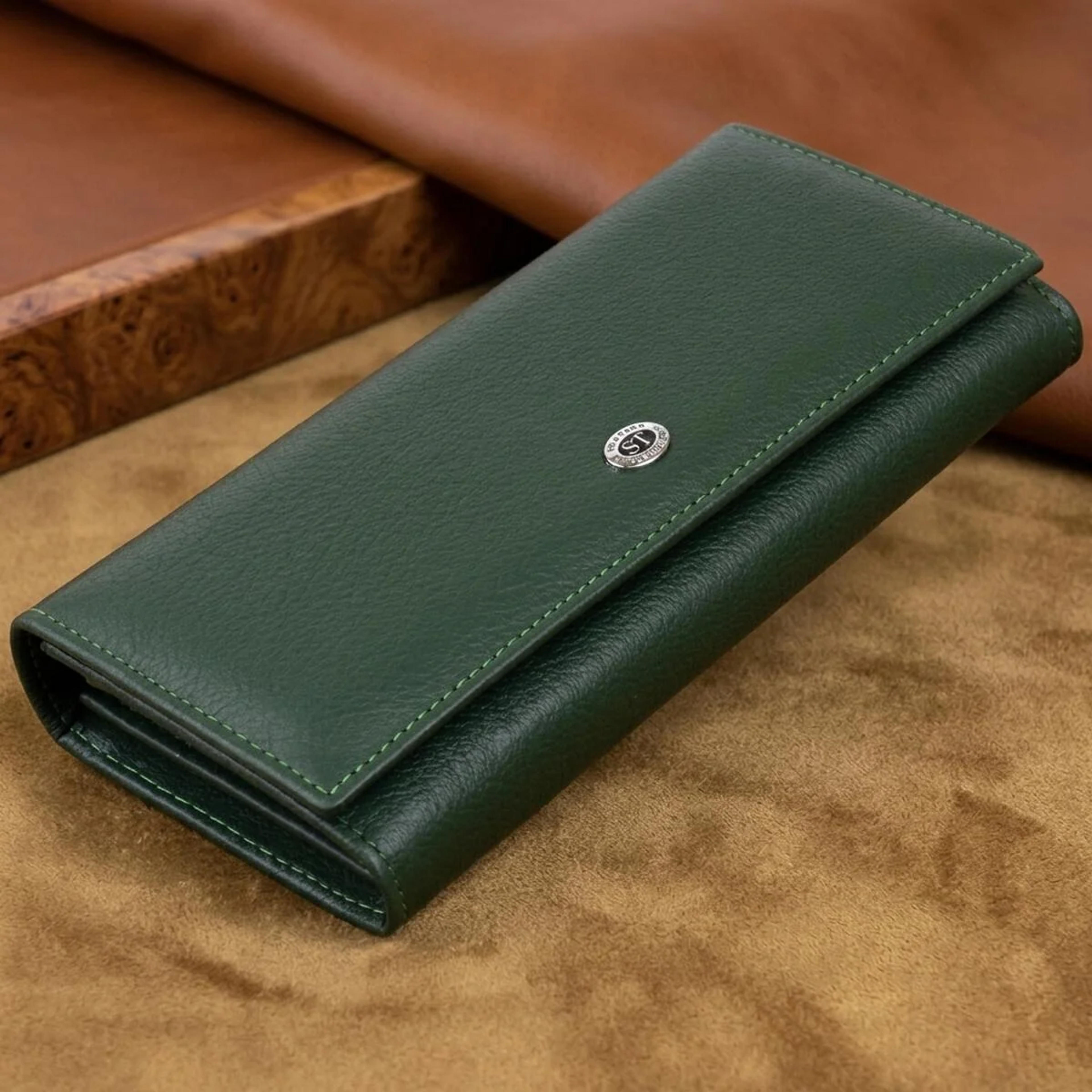 Гаманець на магнітах з клапаном жіночий ST Leather 19240 Зелений