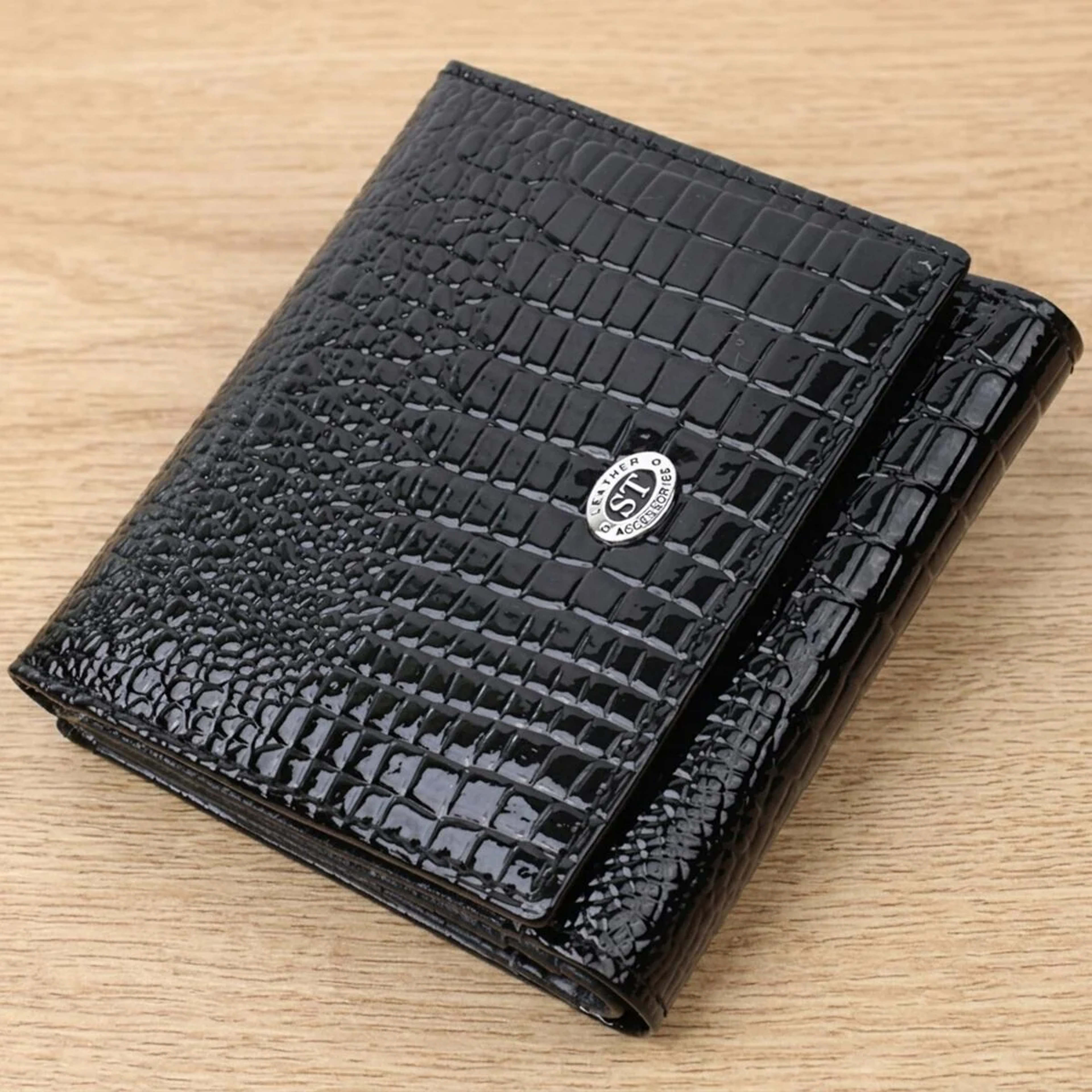 Компактний жіночий гаманець з натуральної лакованої шкіри ST Leather 22688 Чорний