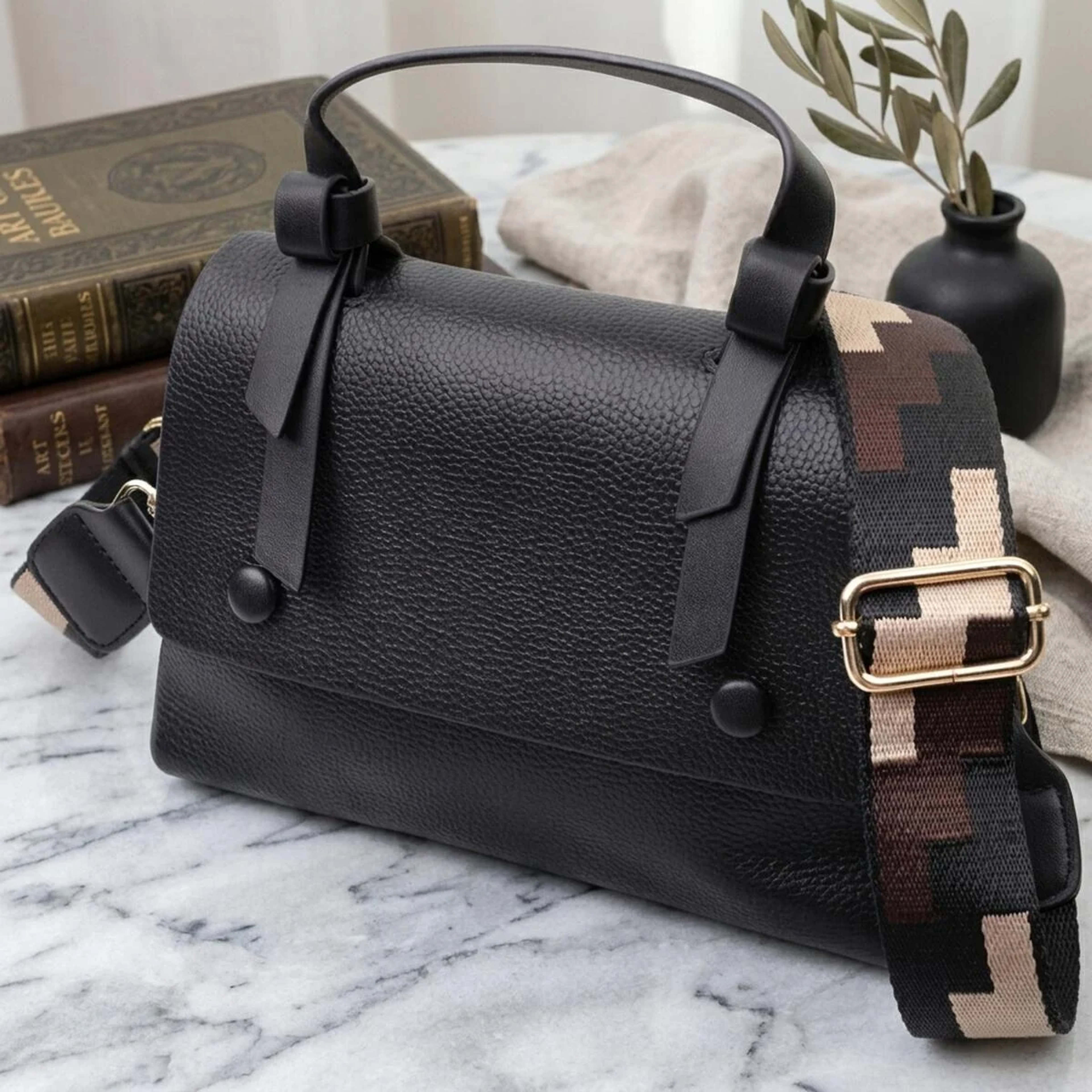 Люксова сумка для жінок з короткою ручкою з натуральної шкіри Vintage 22670 Чорна