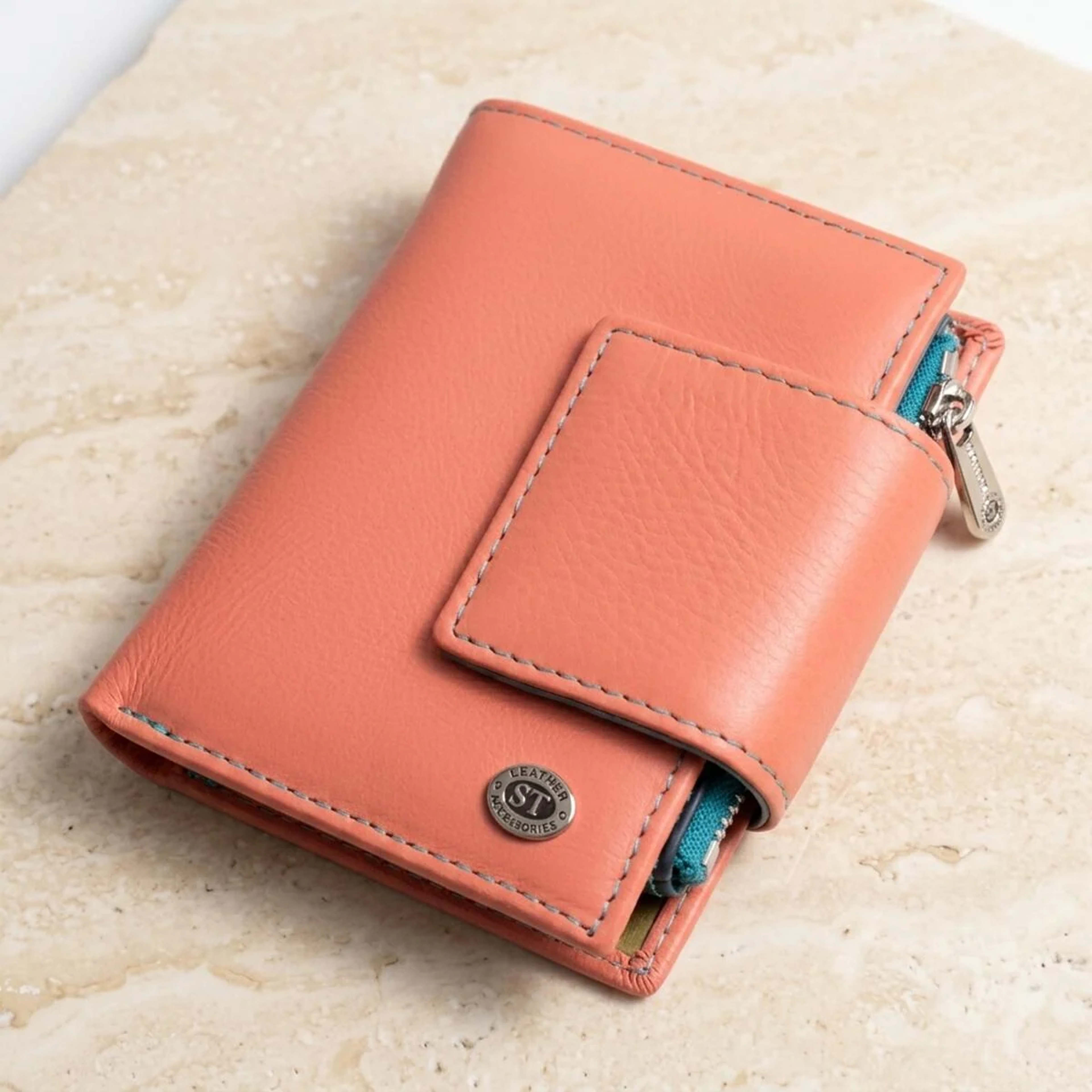 Гаманець з натуральної шкіри для жінок з цікавою монетницею ST Leather 19447 Помаранчевий